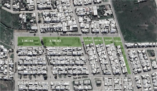 Vista aérea del plano urbanístico de la Villa Don Pablo en Parral, con áreas verdes destacadas que suman diferentes metros cuadrados. El diseño prioriza la integración de espacios recreativos y zonas residenciales para el beneficio de la comunidad.